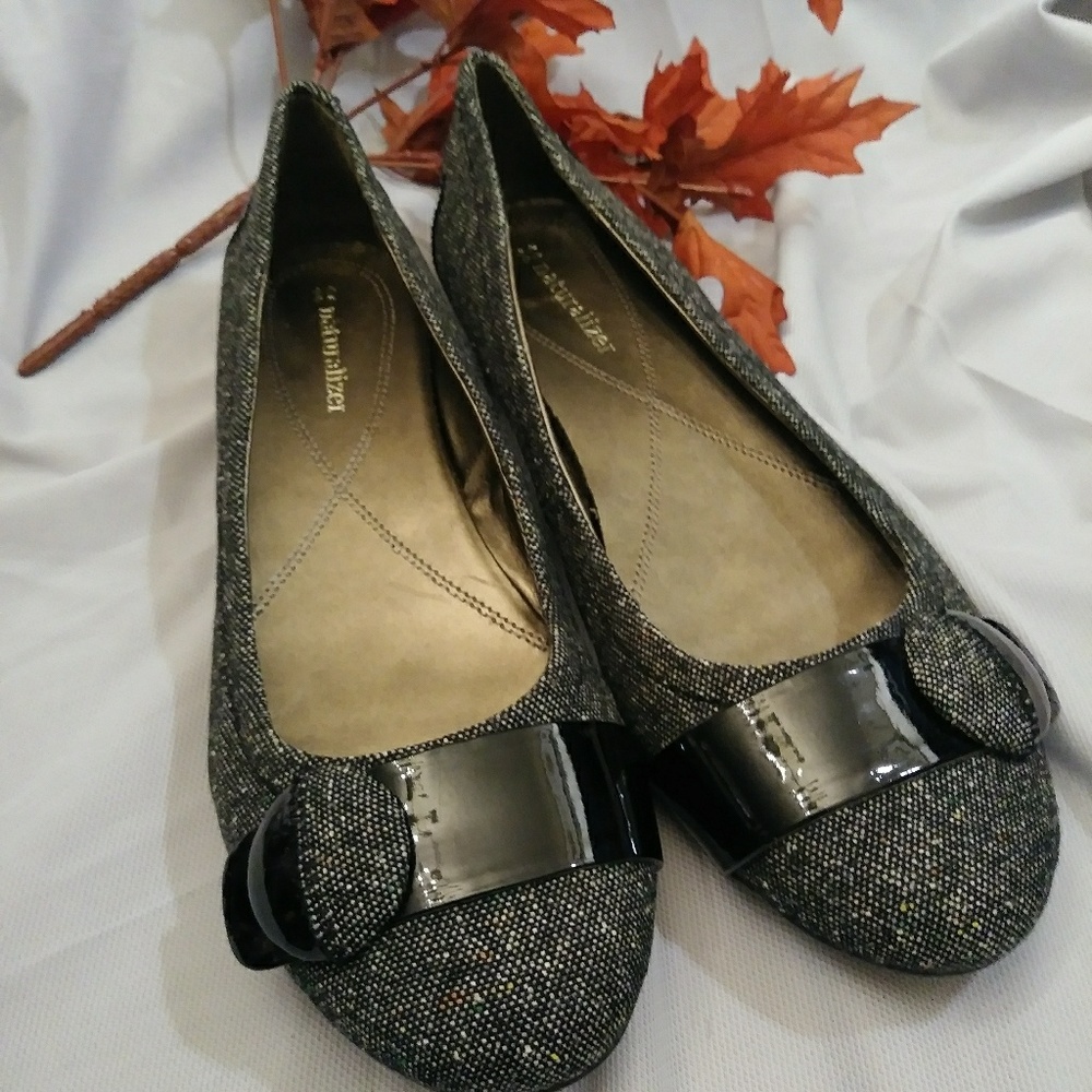 Naturalizer Black and Gray Flats